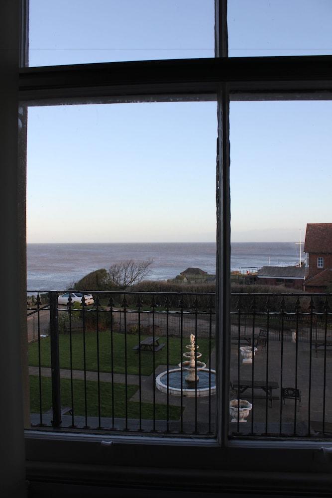 The Manor Hotel