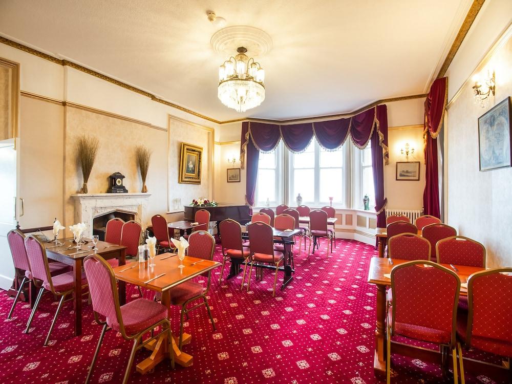 The Manor Hotel