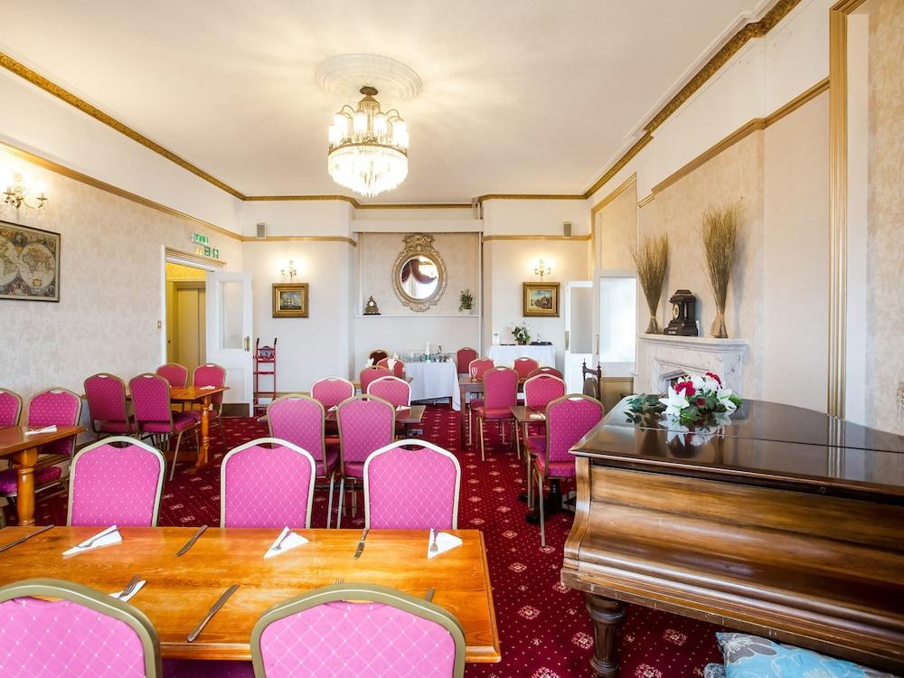 The Manor Hotel