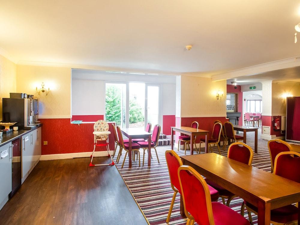 The Manor Hotel