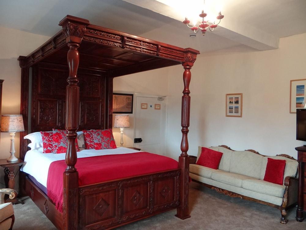 Rollestone Manor