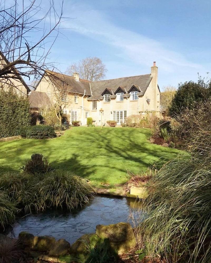 Cricket Field House