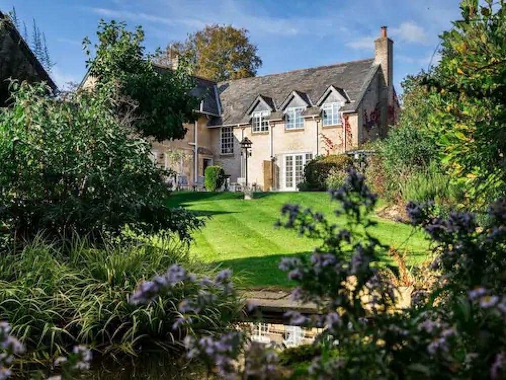 Cricket Field House