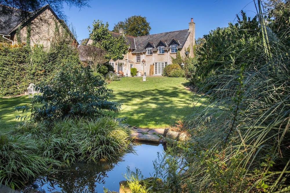 Cricket Field House