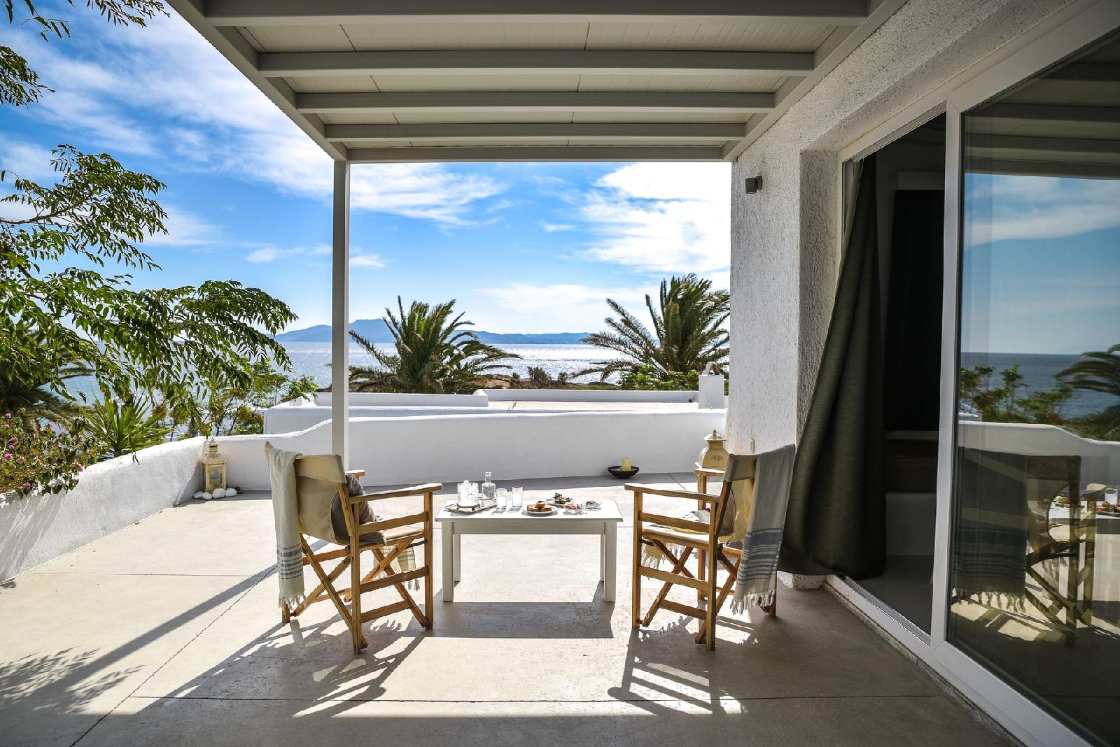 Cavos Studios & Appartements