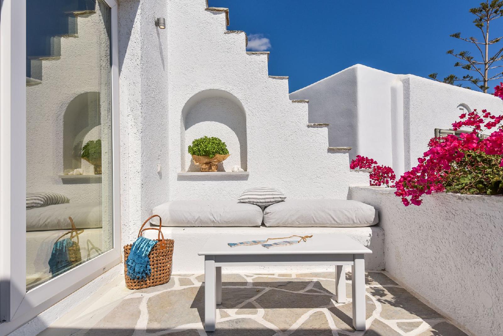 Cavos Studios & Appartements