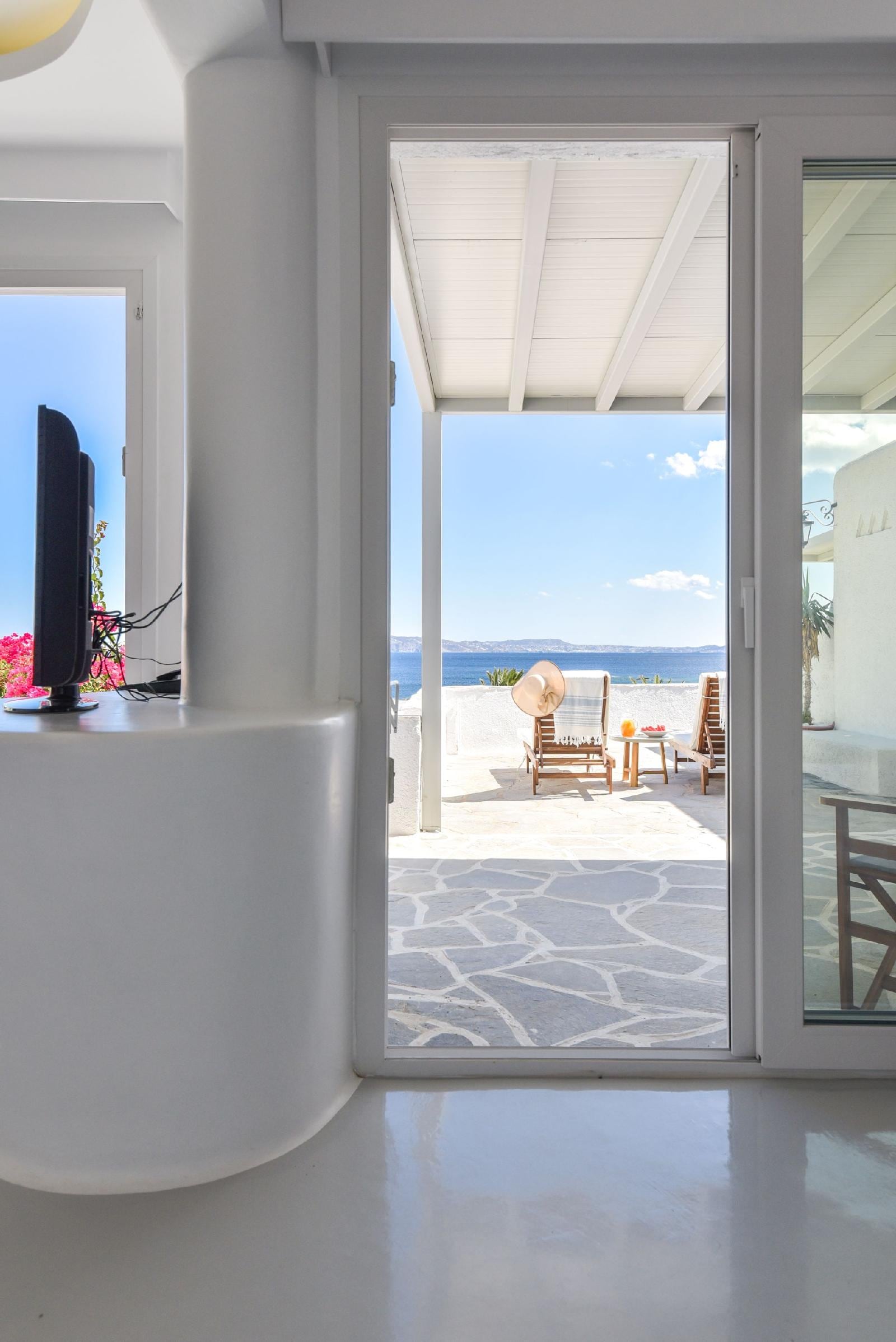 Cavos Studios & Appartements