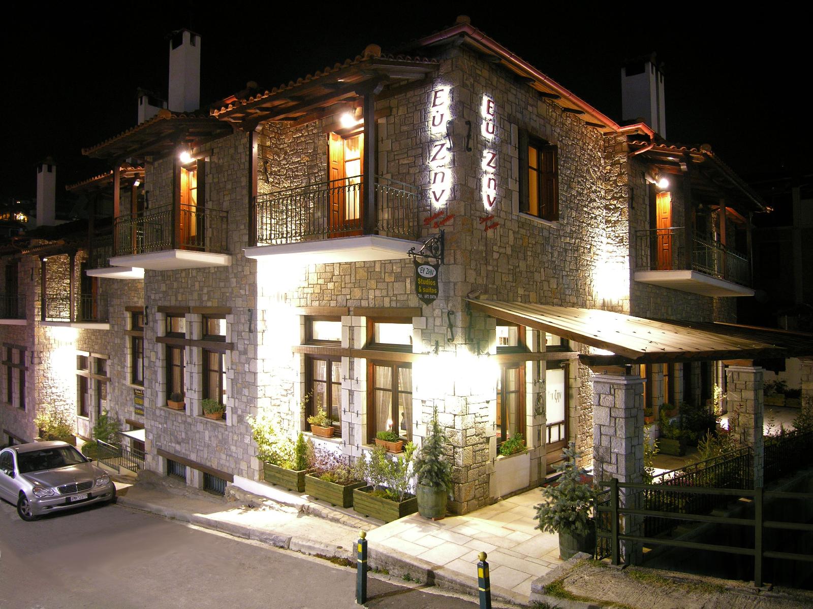 Ef Zin Studios & Suites Hotel