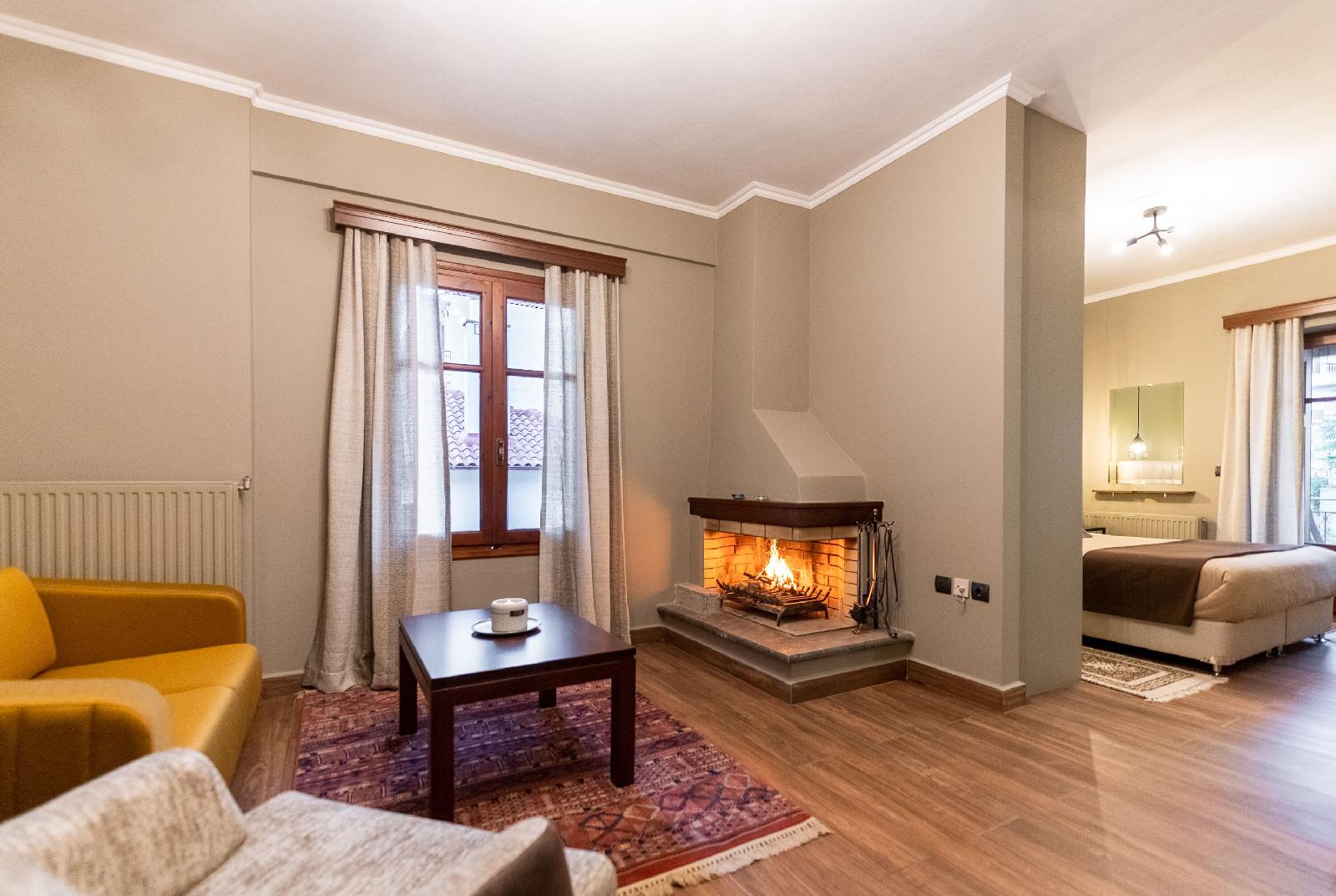 Ef Zin Studios & Suites Hotel