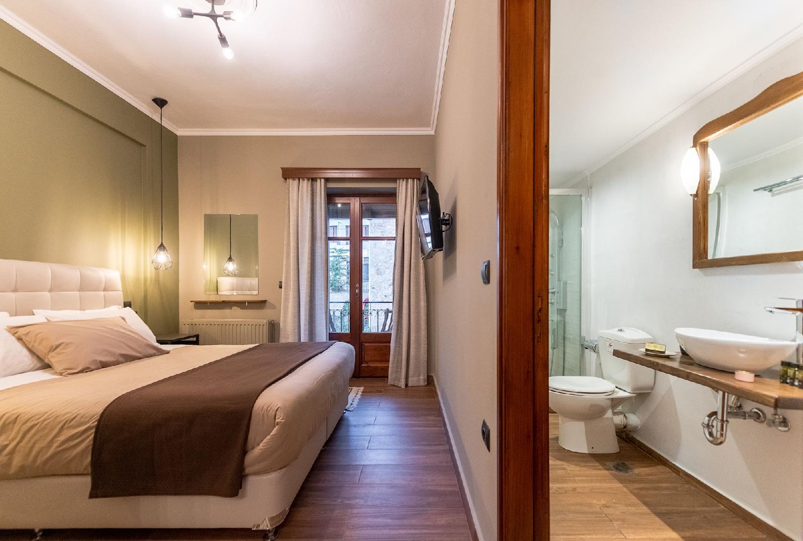 Ef Zin Studios & Suites Hotel