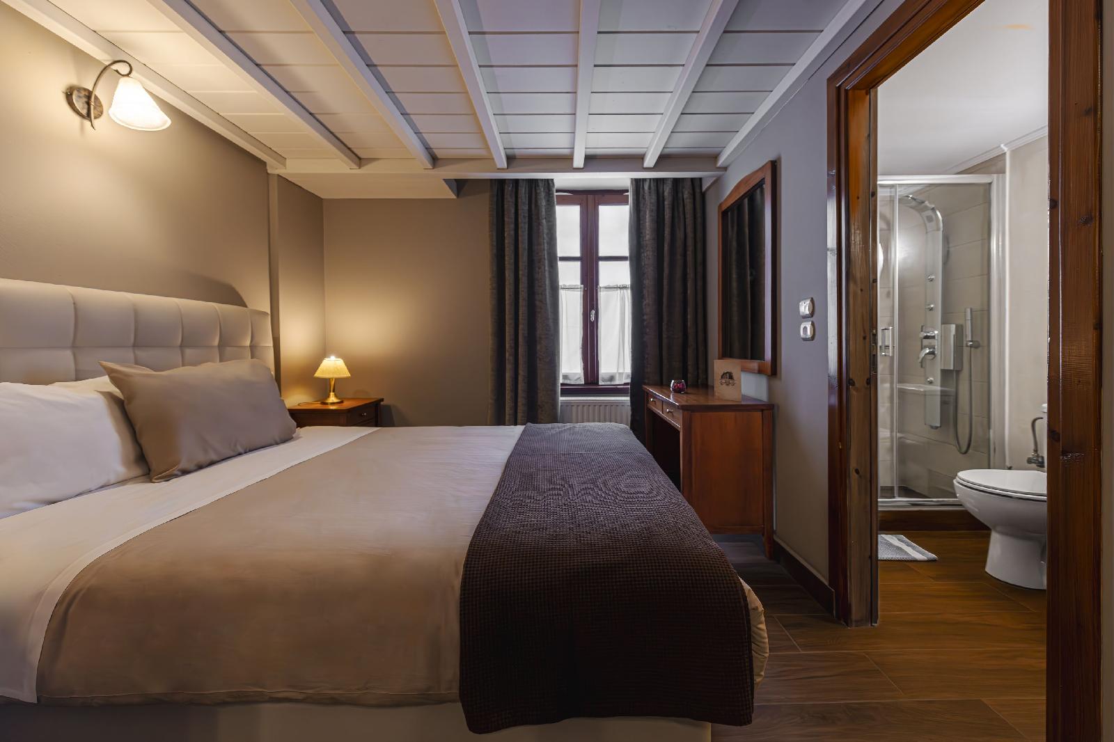 Ef Zin Studios & Suites Hotel