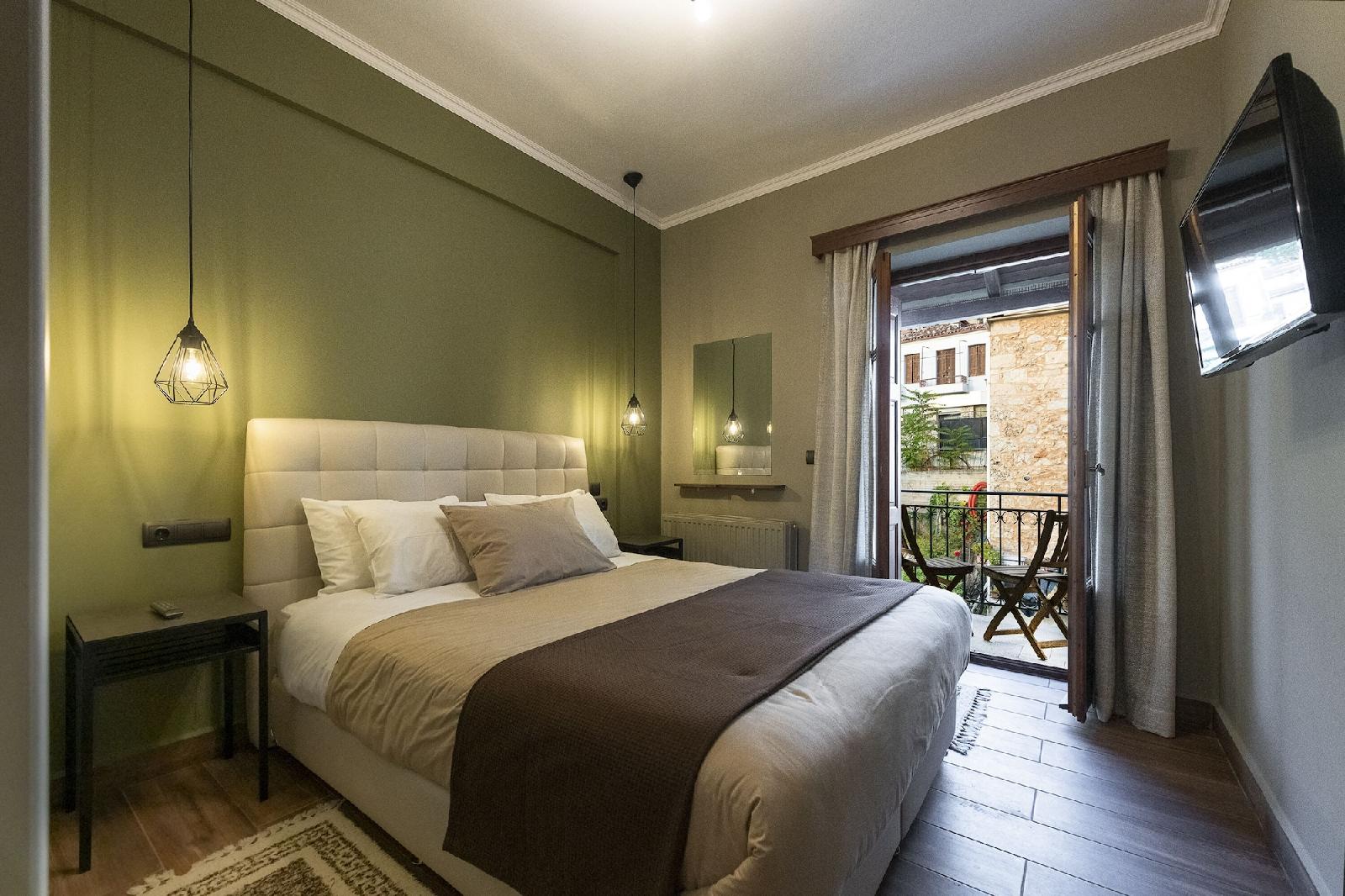 Ef Zin Studios & Suites Hotel