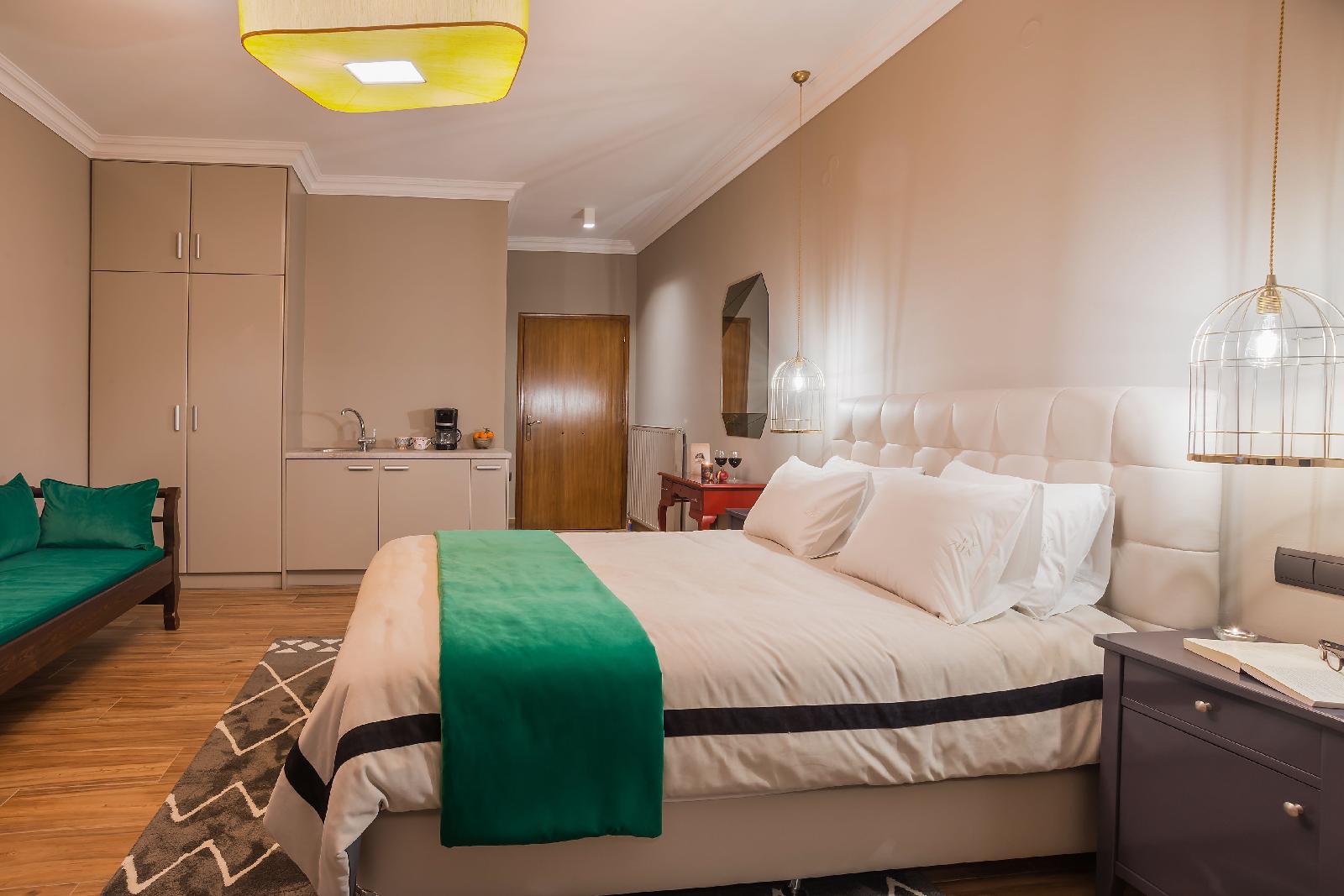 Ef Zin Studios & Suites Hotel