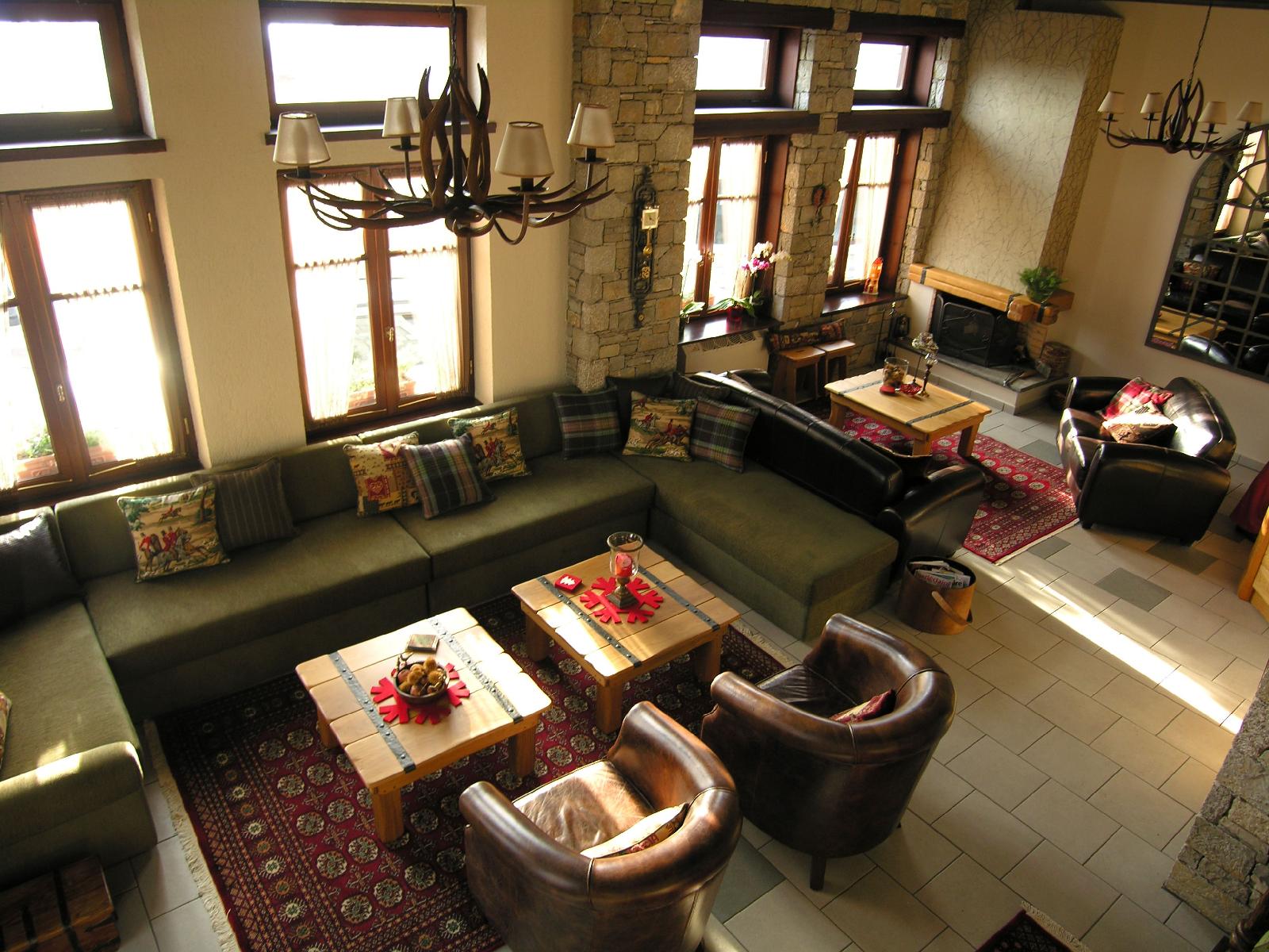 Ef Zin Studios & Suites Hotel