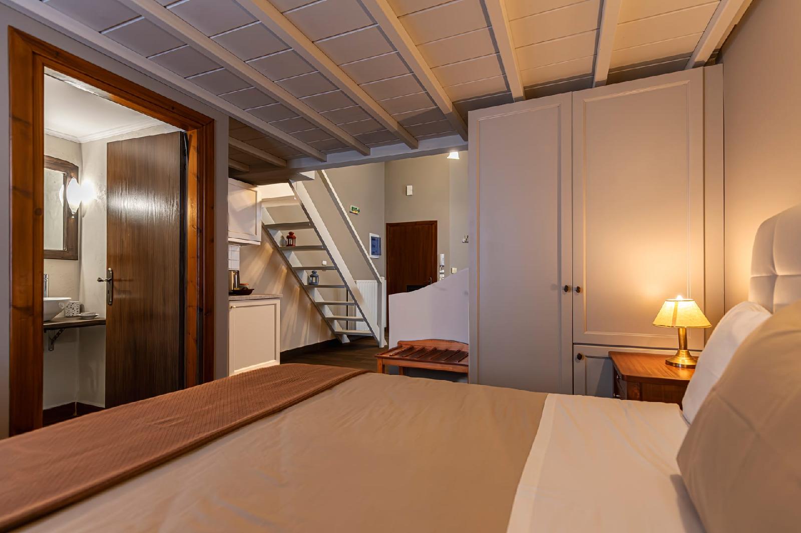 Ef Zin Studios & Suites Hotel