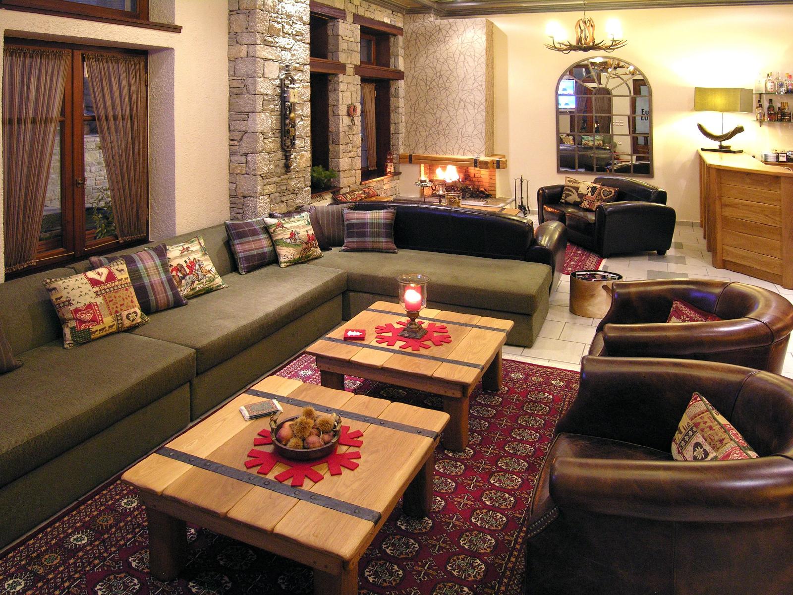 Ef Zin Studios & Suites Hotel