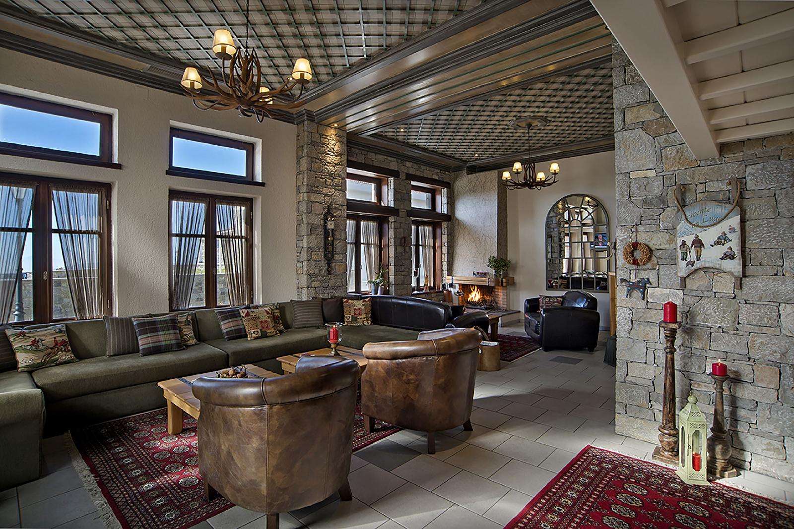 Ef Zin Studios & Suites Hotel