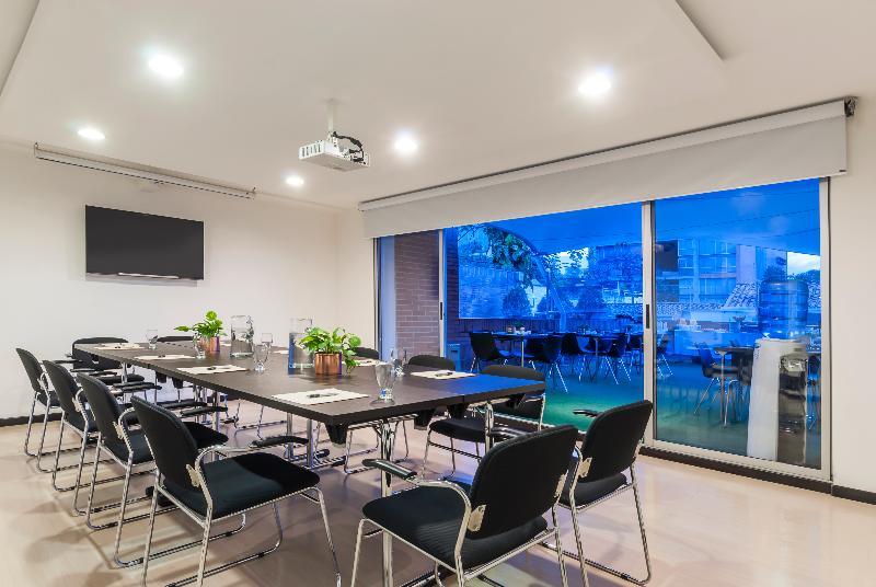 Travelers Orange Suites