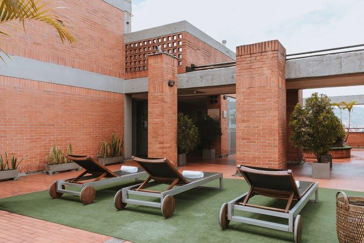 Travelers Orange Suites
