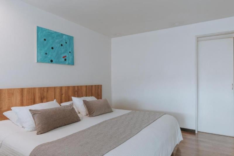 Travelers Orange Suites