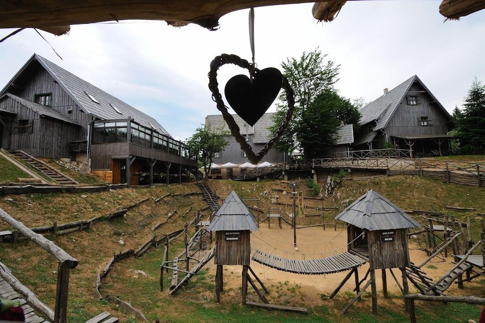 Ethno Houses Plitvica Selo