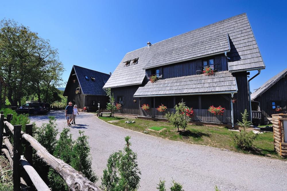 Ethno Houses Plitvica Selo