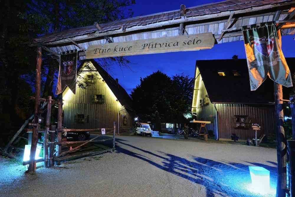 Ethno Houses Plitvica Selo