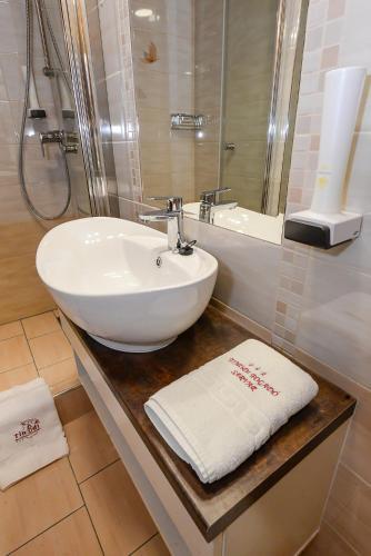 Tinodi Hotel Es Etterem