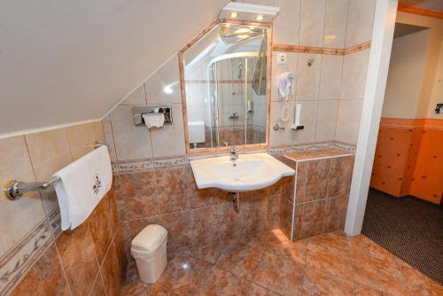 Tinodi Hotel Es Etterem