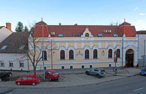 Tinodi Hotel Es Etterem