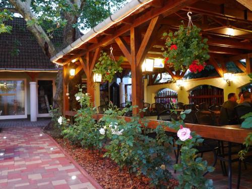 Tinodi Hotel Es Etterem