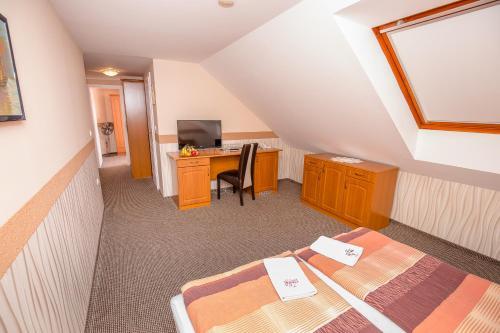 Tinodi Hotel Es Etterem