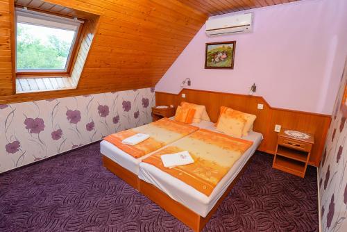 Tinodi Hotel Es Etterem
