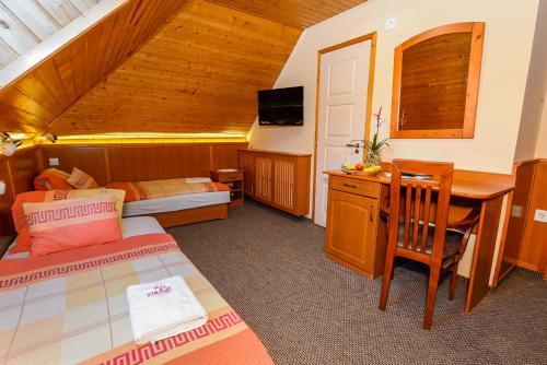 Tinodi Hotel Es Etterem