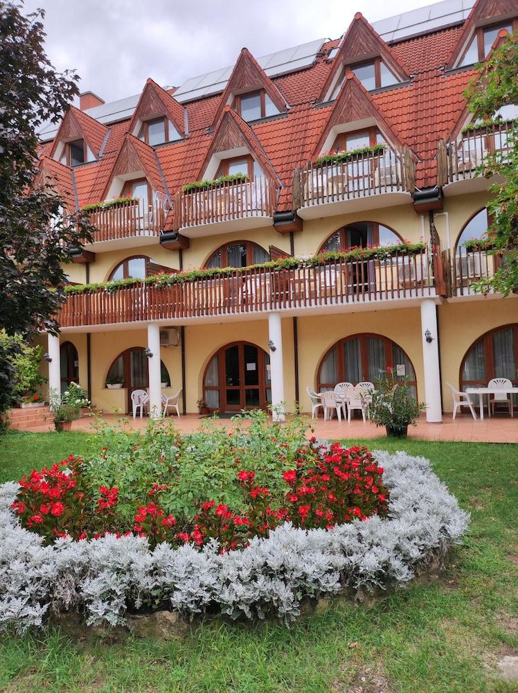 Agnes Hotel
