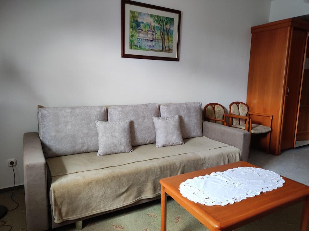 Agnes Hotel