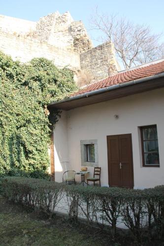 Aphrodite Apartments & Café