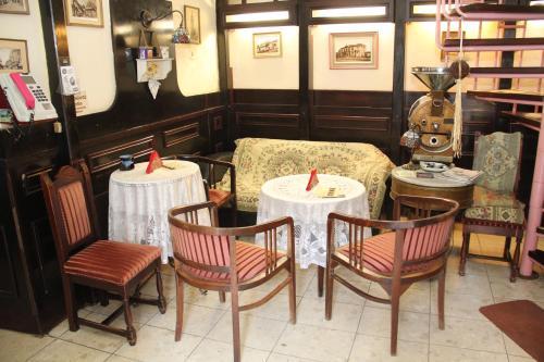 Aphrodite Apartments & Café