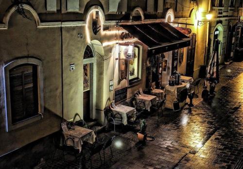 Aphrodite Apartments & Café