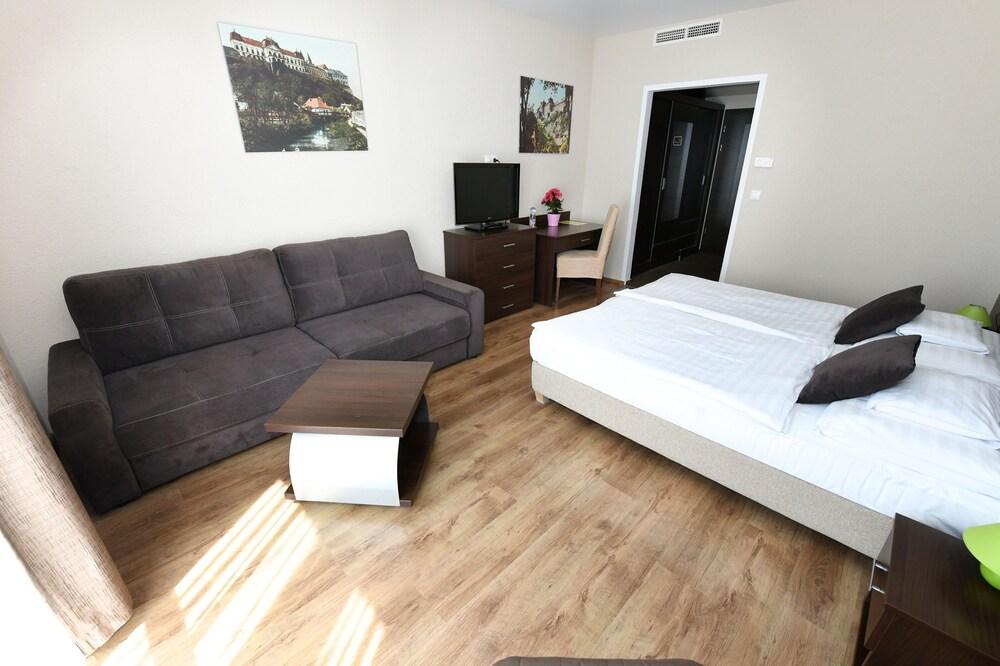 Ezusthid Hotel