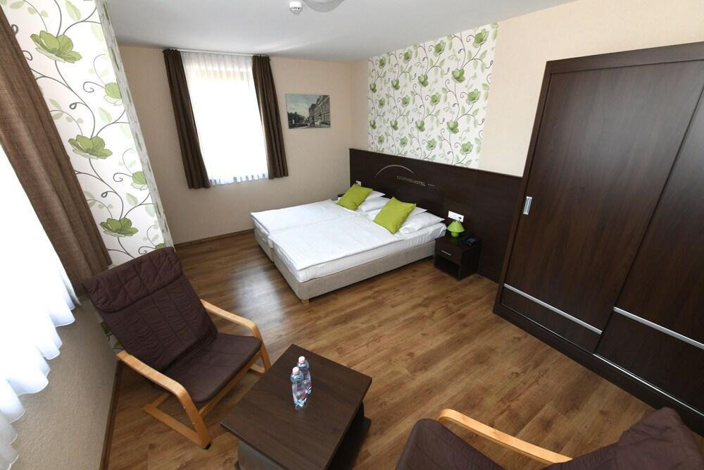 Ezusthid Hotel