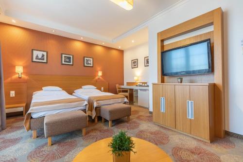 City Hotel