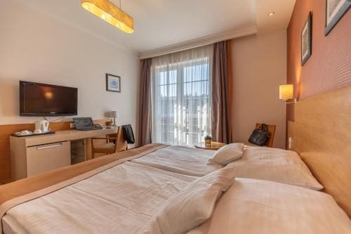 City Hotel