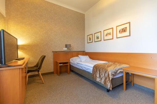 City Hotel