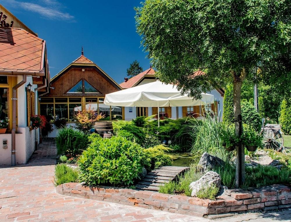 Szoloskert Vineyard Inn