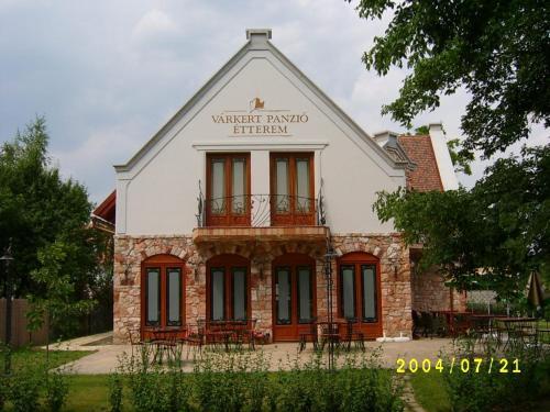 Diósgyori Castle Garden Bed and Breakfast und Restaurant