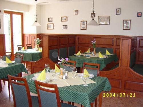 Diósgyori Castle Garden Bed and Breakfast und Restaurant