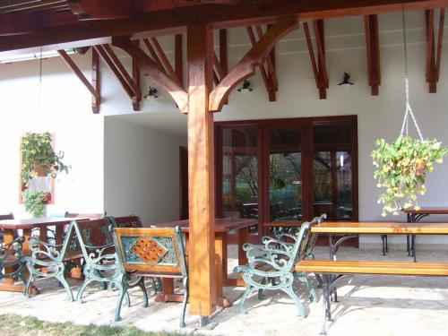 Diósgyori Castle Garden Bed and Breakfast und Restaurant