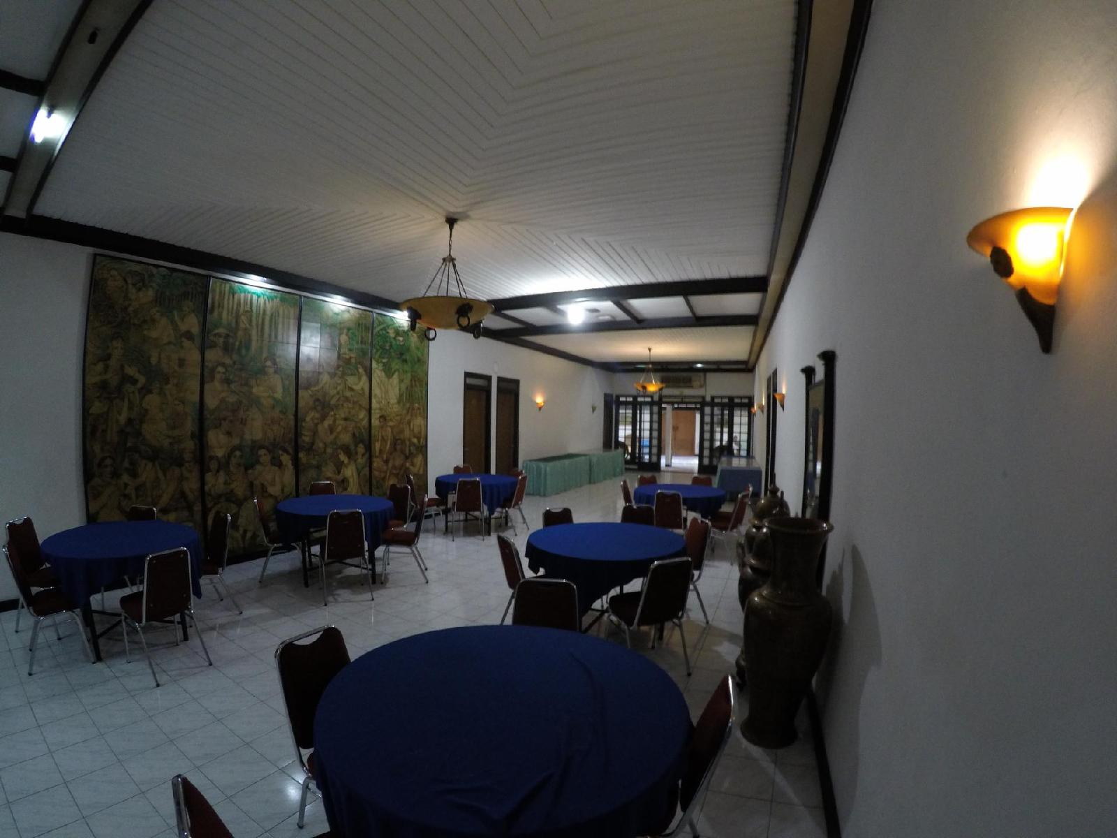 Crown Hotel