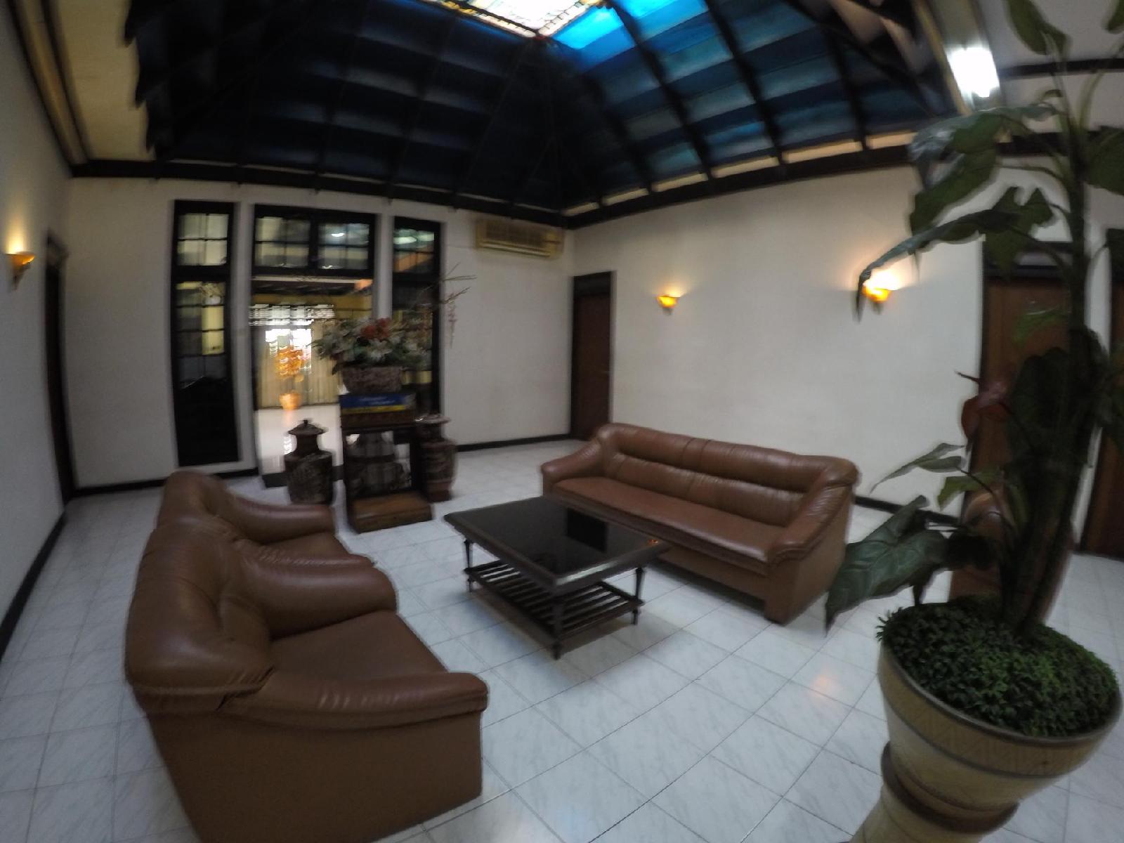 Crown Hotel